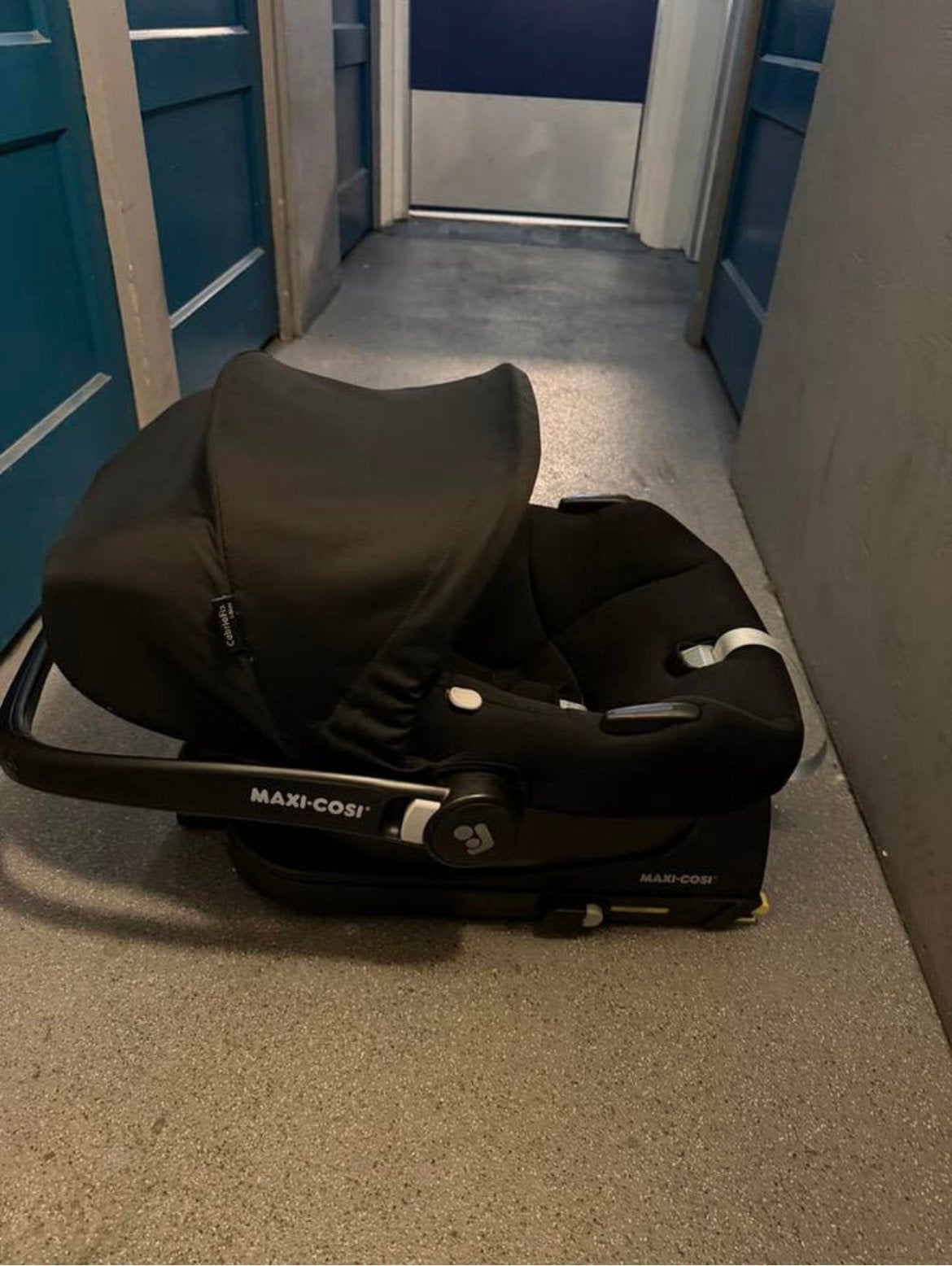 Maxi-Cosi cabrioFix I-Size Autostoel met verkleiner + Base, Kinderen en Baby's, Buggy's, Ophalen, Zo goed als nieuw, Maxi-Cosi