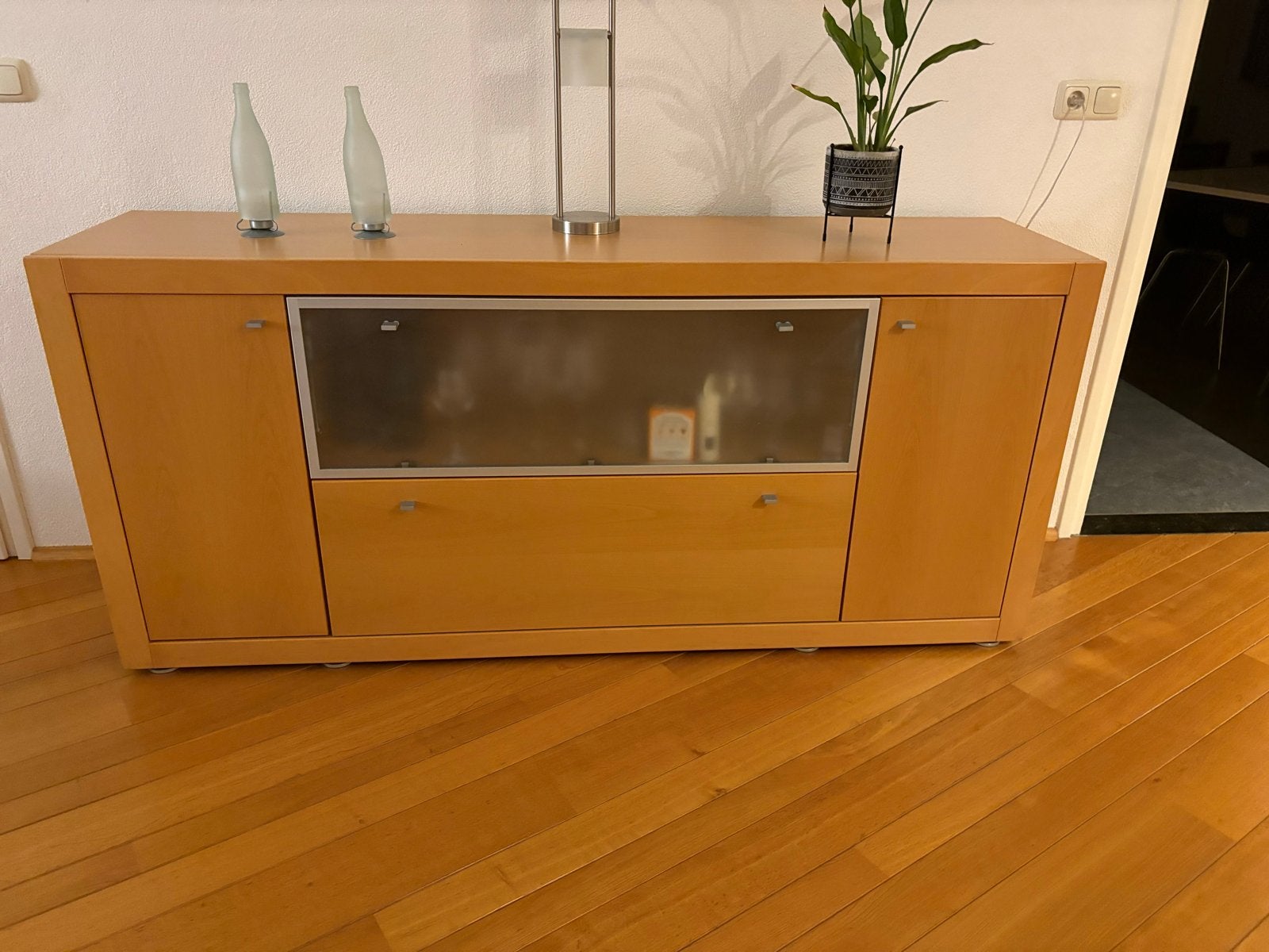 Stijlvol dressoir met lades en deuren - perfect voor opslag, Huis en Inrichting, Kasten | Dressoirs, Ophalen, 150 tot 200 cm, Zo goed als nieuw