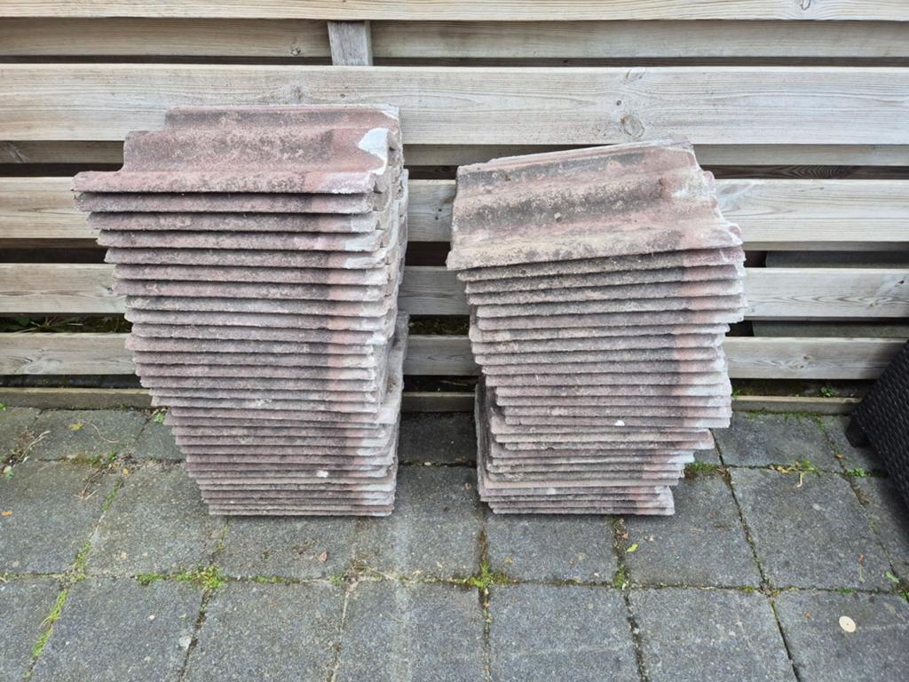 57 gebruikte dakpannen, Doe-het-zelf en Verbouw, Dakpannen en Dakbedekking, Ophalen, Gebruikt, Dakpannen, Overige kleuren