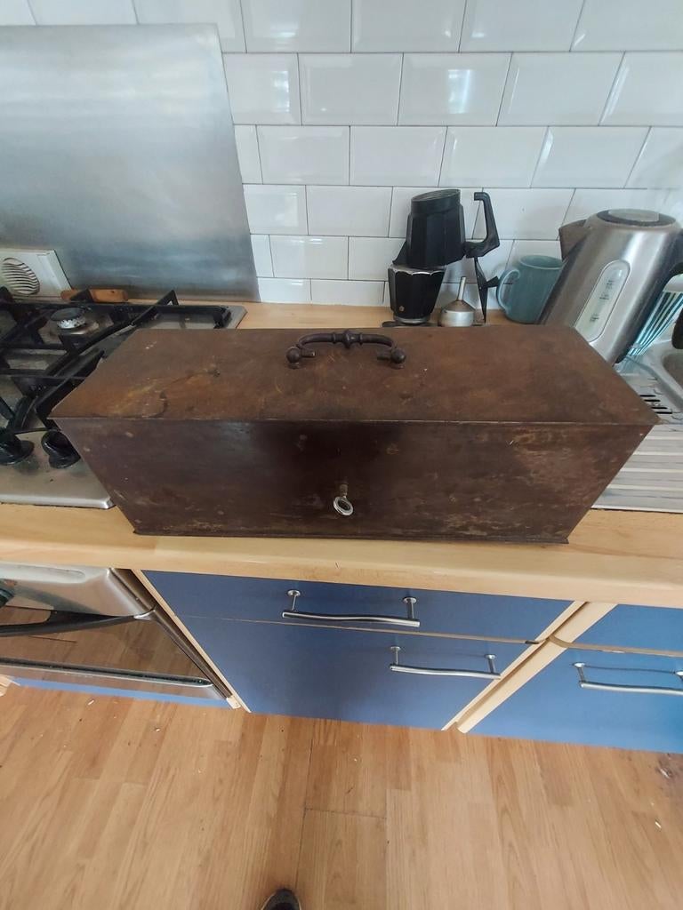Antieke Geldkist / Kluisje - Decoratief en Functioneel, Ophalen of Verzenden