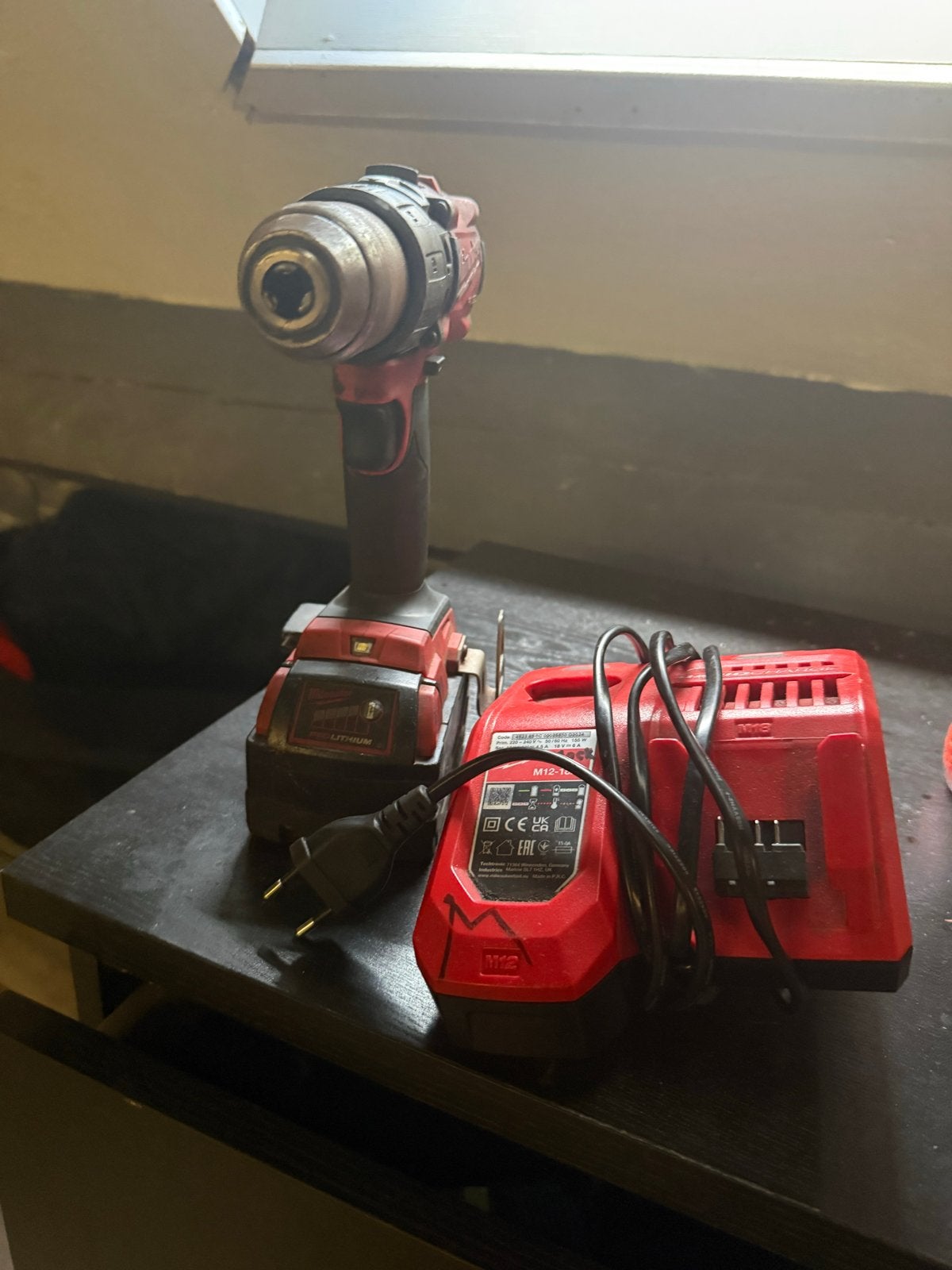 Milwaukee M18 FPD2 Boor- en Schroefmachine met lader, Ophalen of Verzenden, Boor- en Schroefmachine, Klopboormechanisme, Gebruikt