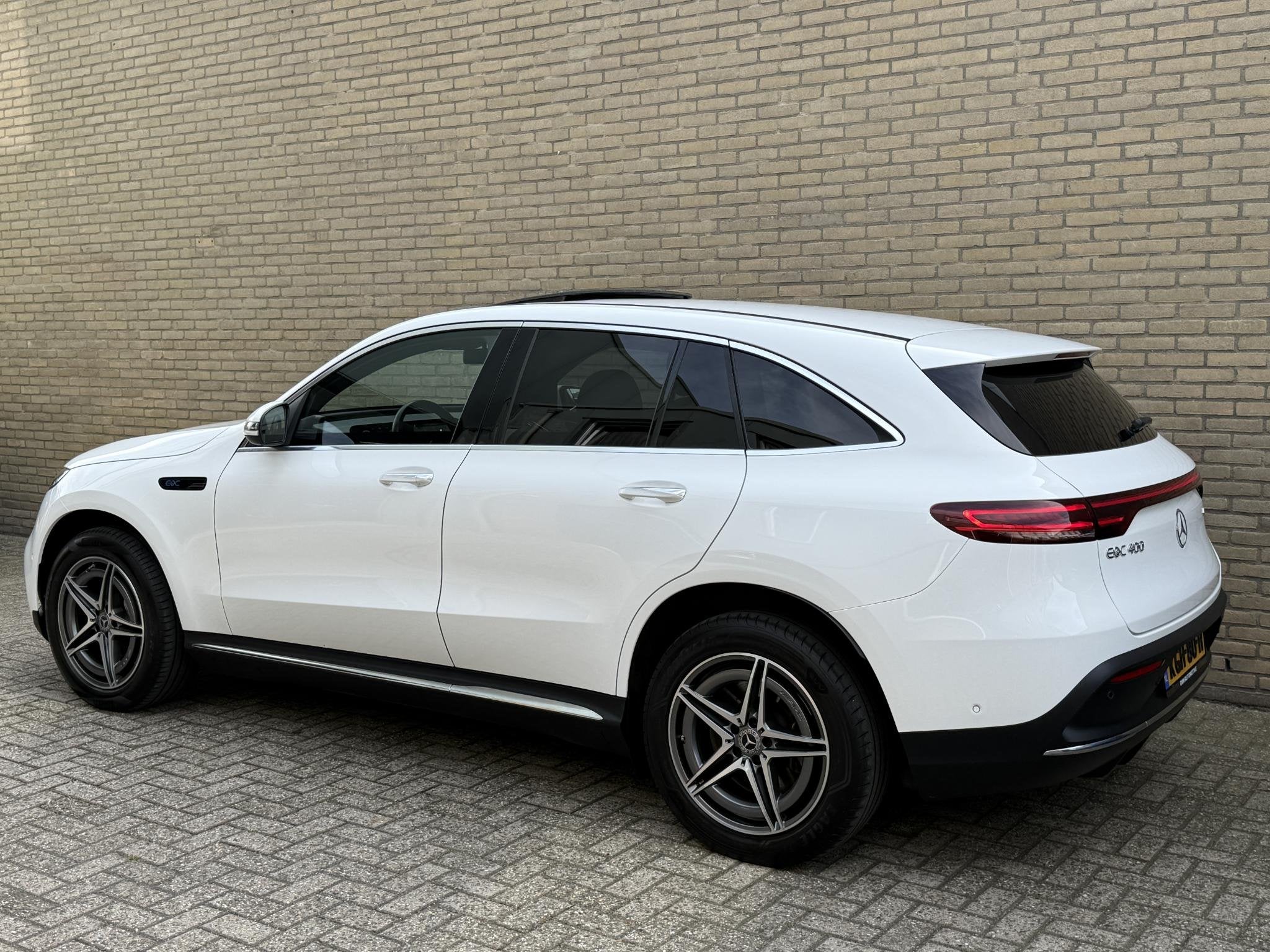 Mercedes-Benz EQC 400 4MATIC AMG Line 80 kWh | 94% SOH | Ope, Automaat, Dealer onderhouden, 2395 kg, 80 kWh