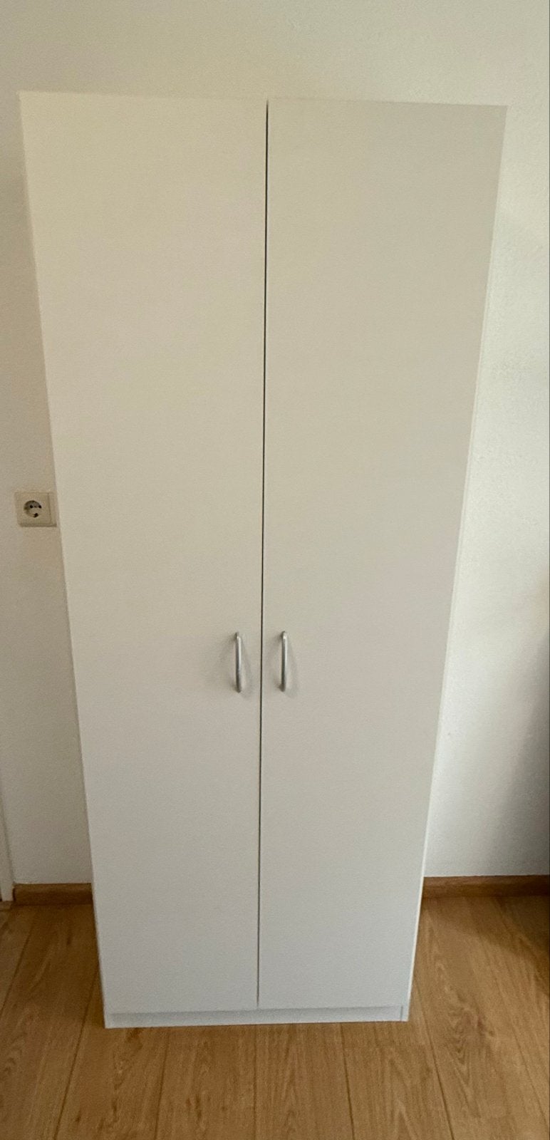 Witte smalle kast met planken, Ophalen, Gebruikt