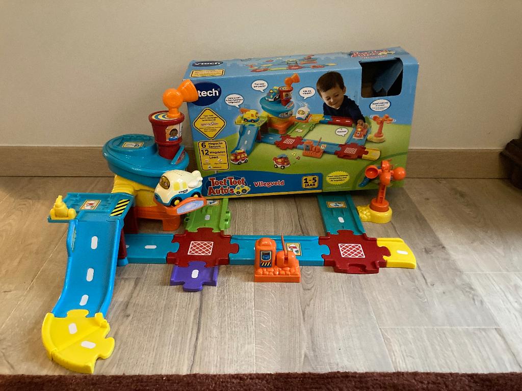 Toet toet vliegveld, Ophalen of Verzenden, Zo goed als nieuw, 2 tot 4 jaar