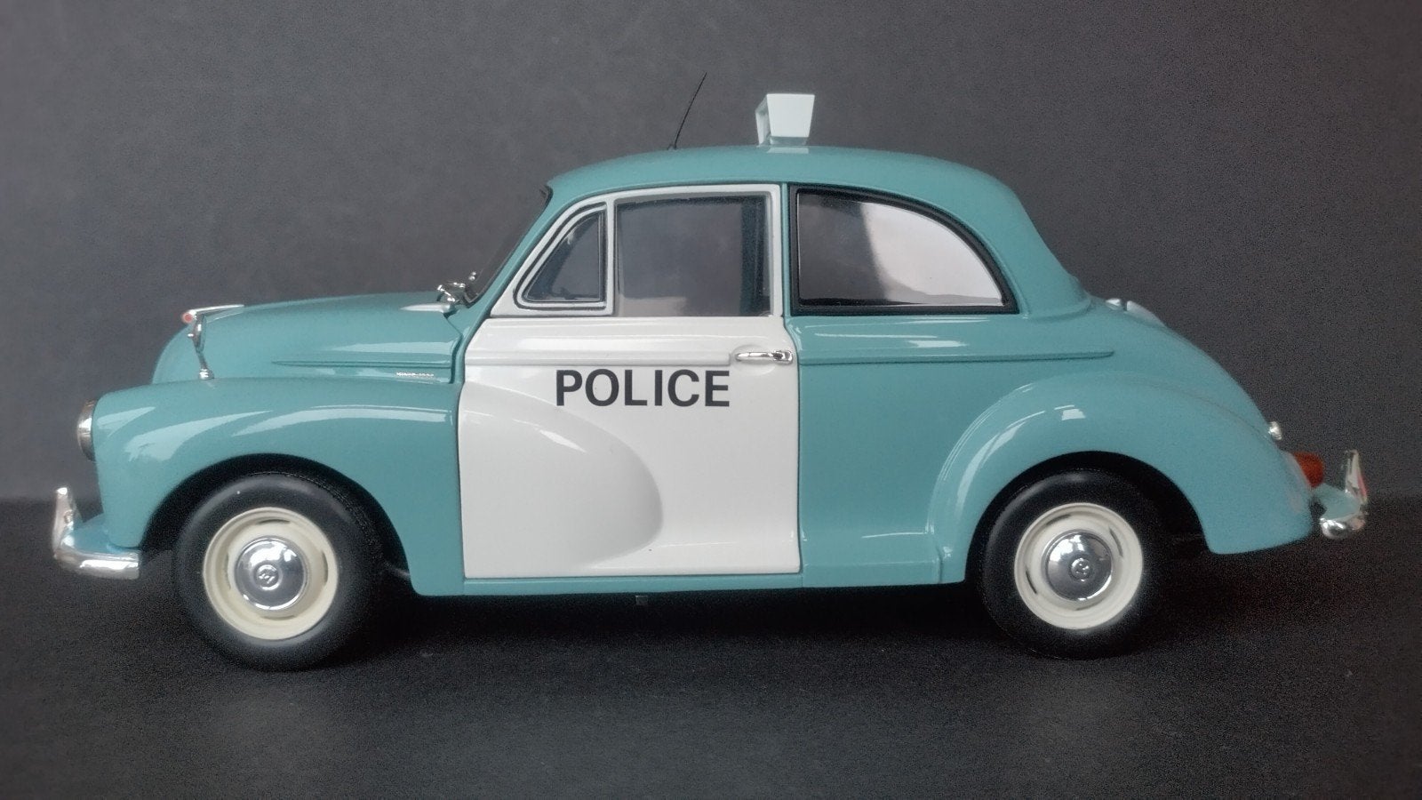 Morris Minor Saloon Police 1:18 Minichamps Pol, Hobby en Vrije tijd, Modelauto's | 1:18, Auto, Verzenden, ., Nieuw