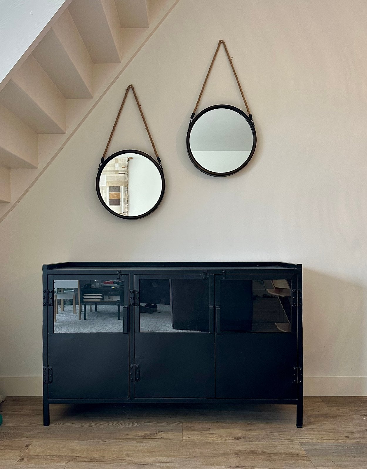 Zwarte stalen dressoirkast met glas, Ophalen, 50 tot 100 cm, 25 tot 50 cm, Glas