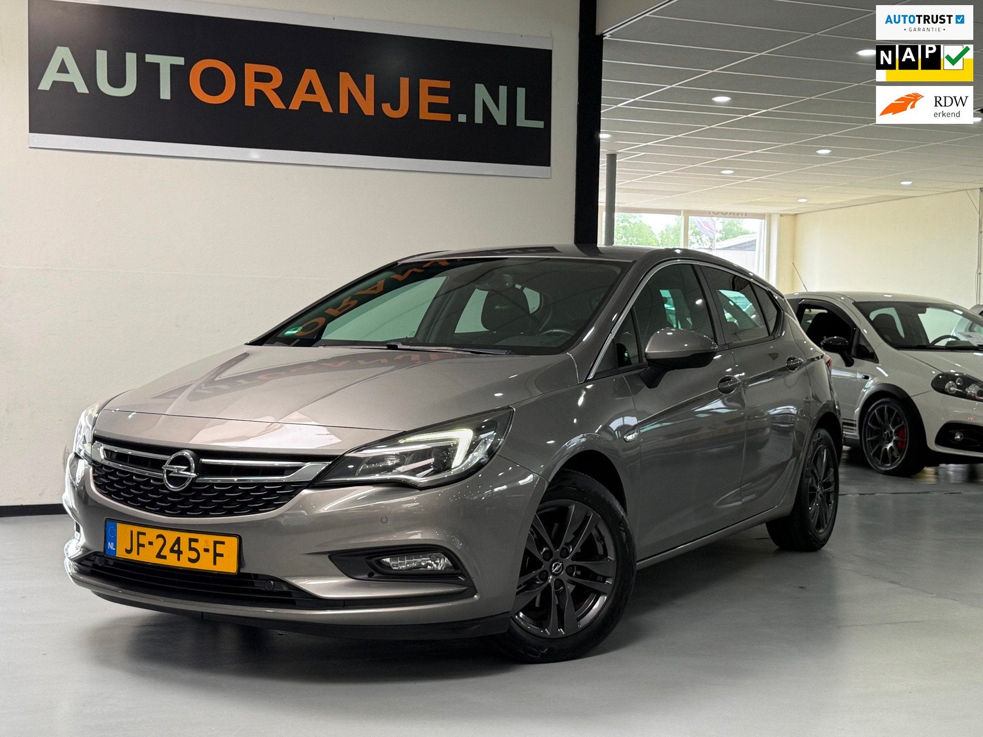 Opel Astra 1.0 Edition-Clima-Cruise-Navi-APK-NAP!, Gebruikt, Bruin, 610 kg, 23 km/l