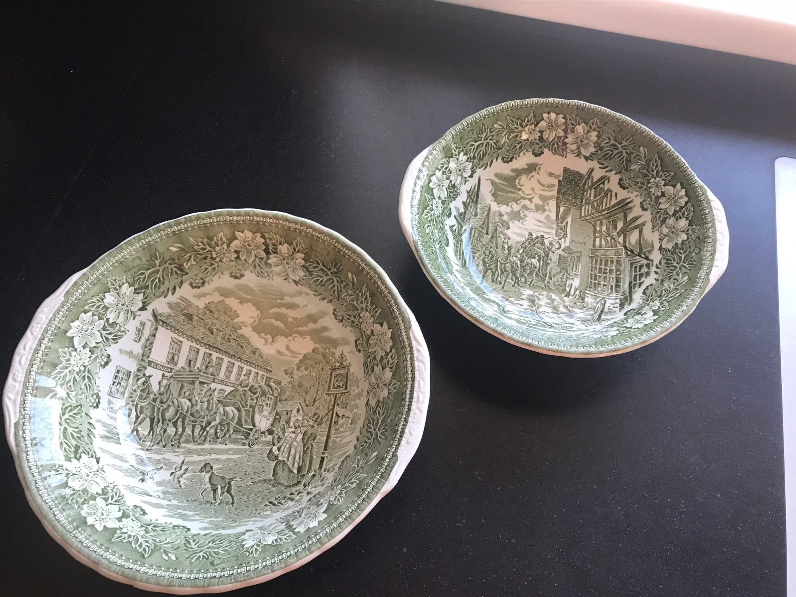 Twee schalen van Royal Tudor Ware England, Antiek en Kunst, Ophalen of Verzenden