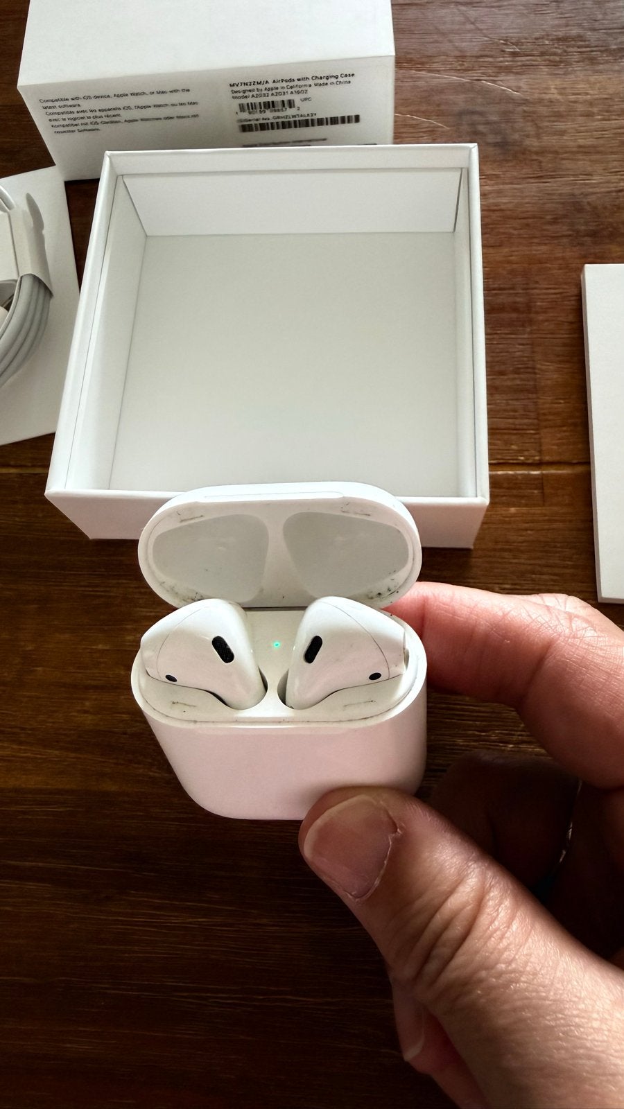 AirPods 2 (2019) - Prima staat, normaal gebruikt, Ophalen of Verzenden, Gebruikt, Overige merken, Draadloos