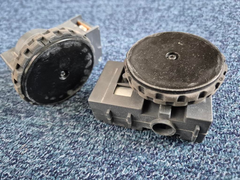 Twee Robot wielen met motoren, Ophalen of Verzenden