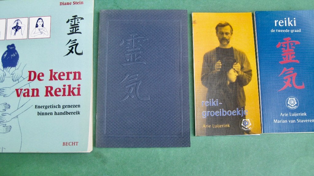 4 Reiki boeken, Boeken, Spiritualiteit algemeen, Overige typen, Ophalen of Verzenden, Zo goed als nieuw