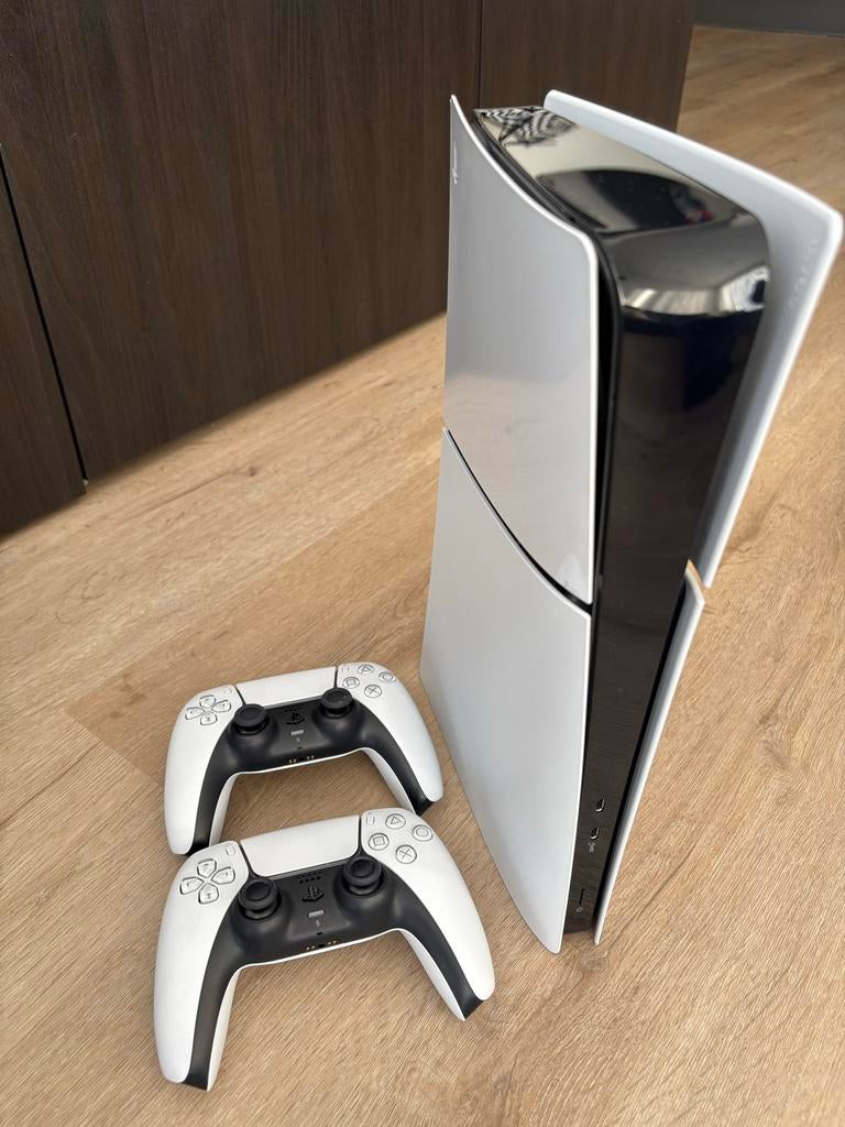 PlayStation 5  (1TB) Digital Edition met 2 controllers, Spelcomputers en Games, Spelcomputers | Sony PlayStation 5, Ophalen of Verzenden