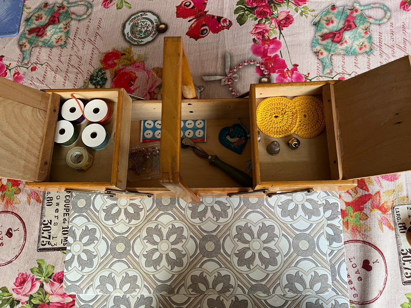 Vintage houten naaibox met inhoud, Ophalen of Verzenden, Gebruikt, Overige typen
