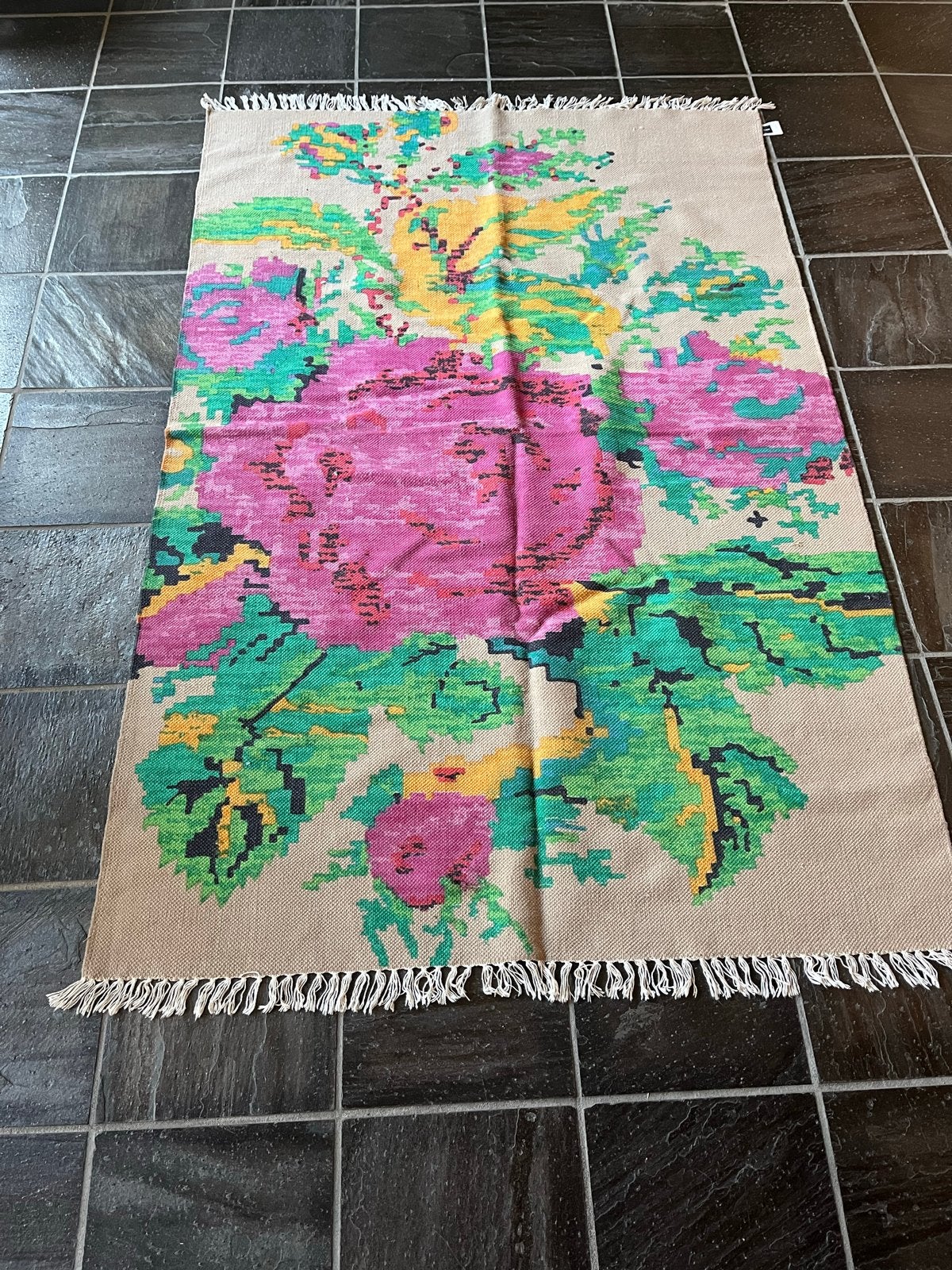 Katoenen vloerkleed met bloemenprint - Zo goed als nieuw, Huis en Inrichting, Ophalen, 100 tot 150 cm, Zo goed als nieuw, Roze