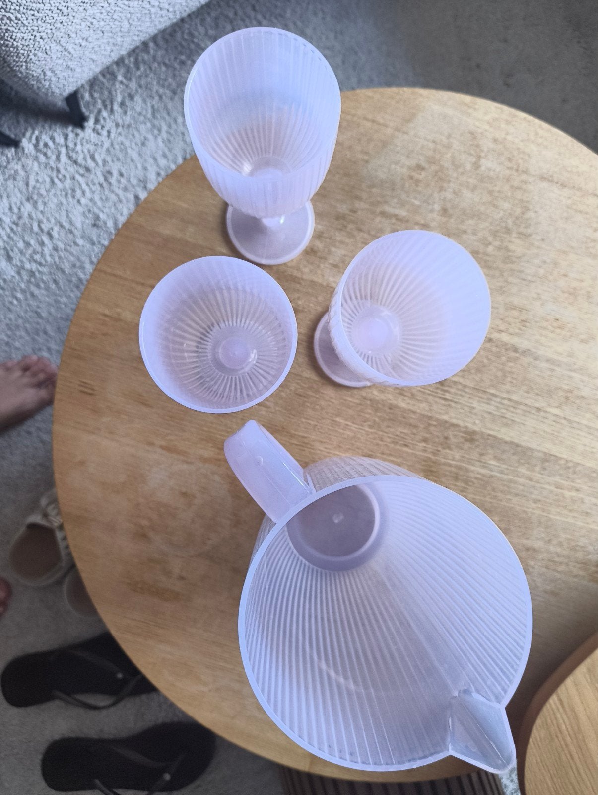 plastic glazen en kan, lila set, Ophalen of Verzenden, Glas, Overige stijlen, Glas of Glazen