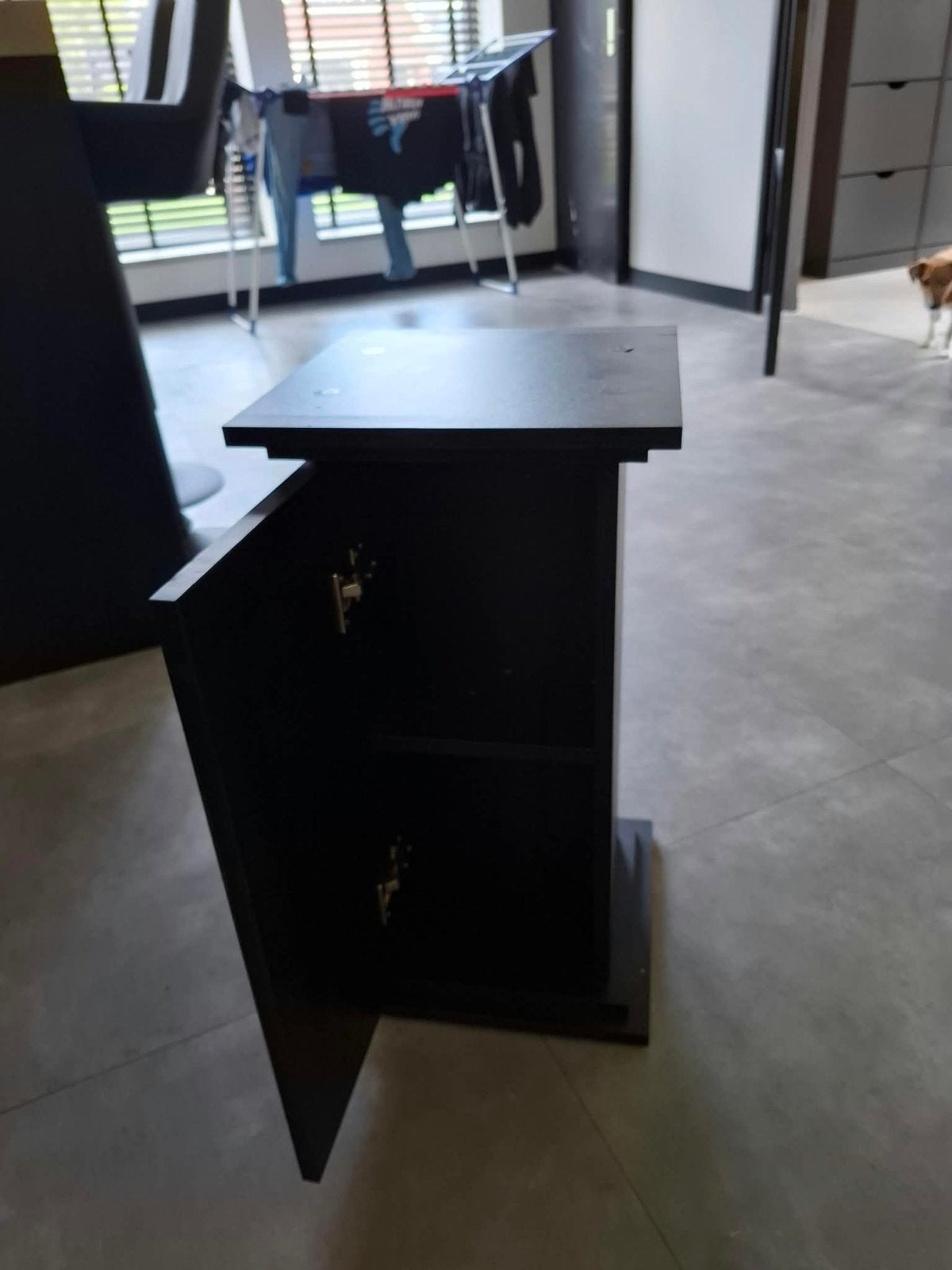 Stijlvolle Zwarte Zuil - Perfect voor Decoratie of Display, Ophalen, Gebruikt