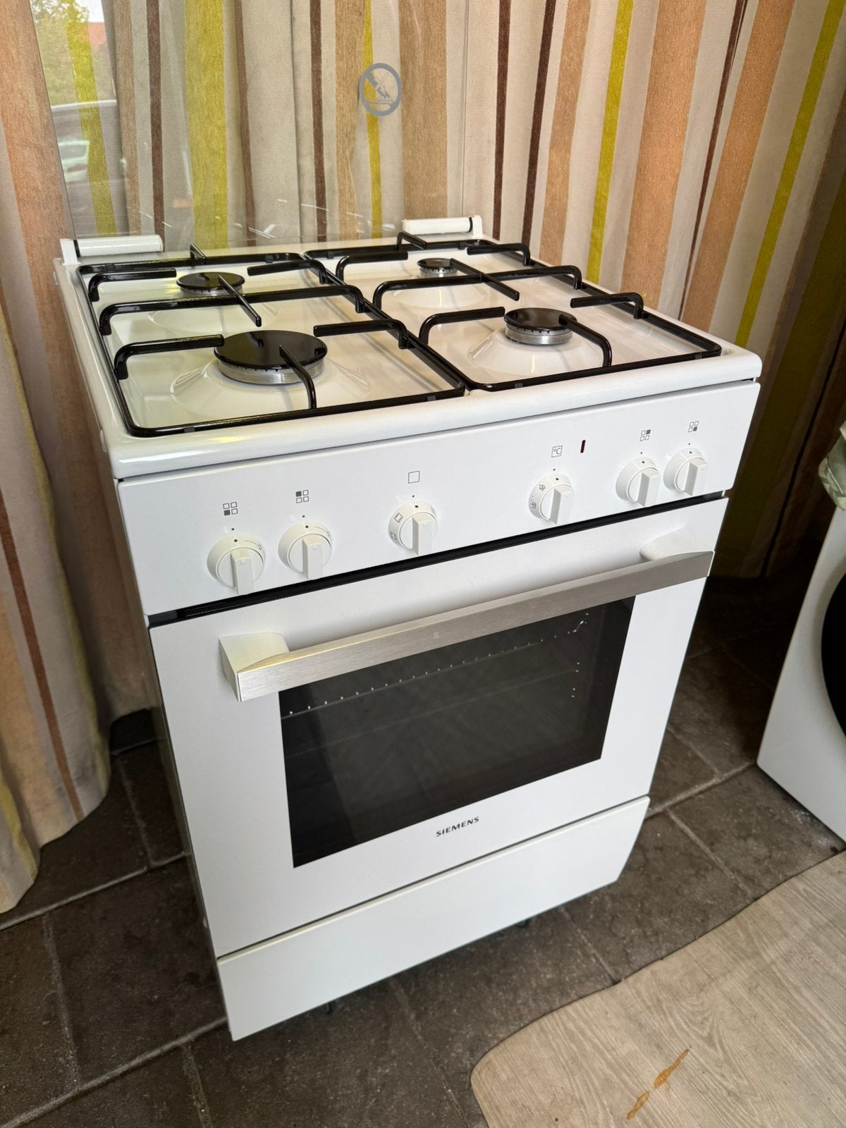Nette Fornuis | Siemens | Werkt Super | Schoon | Met Deksel, Ophalen, Gebruikt, Minder dan 85 cm, Grill