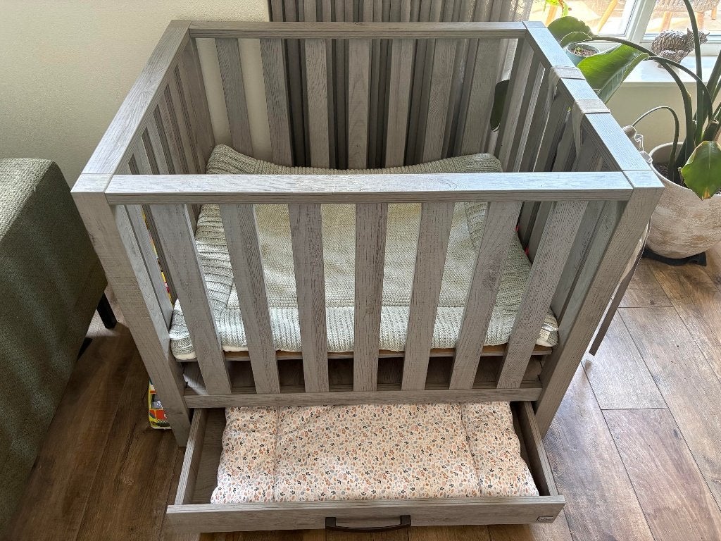 Houten Babybox TWF Jasper met Opberglade incl. Boxkleden, Ophalen, Gebruikt, Rechthoekig, Lade