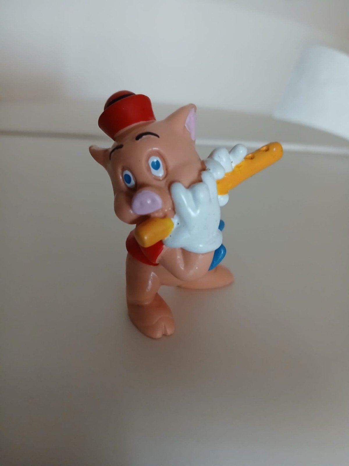 Disney figuurtje biggetje met fluit bullyland handpainted., Ophalen of Verzenden, Overige figuren, Zo goed als nieuw, Beeldje of Figuurtje