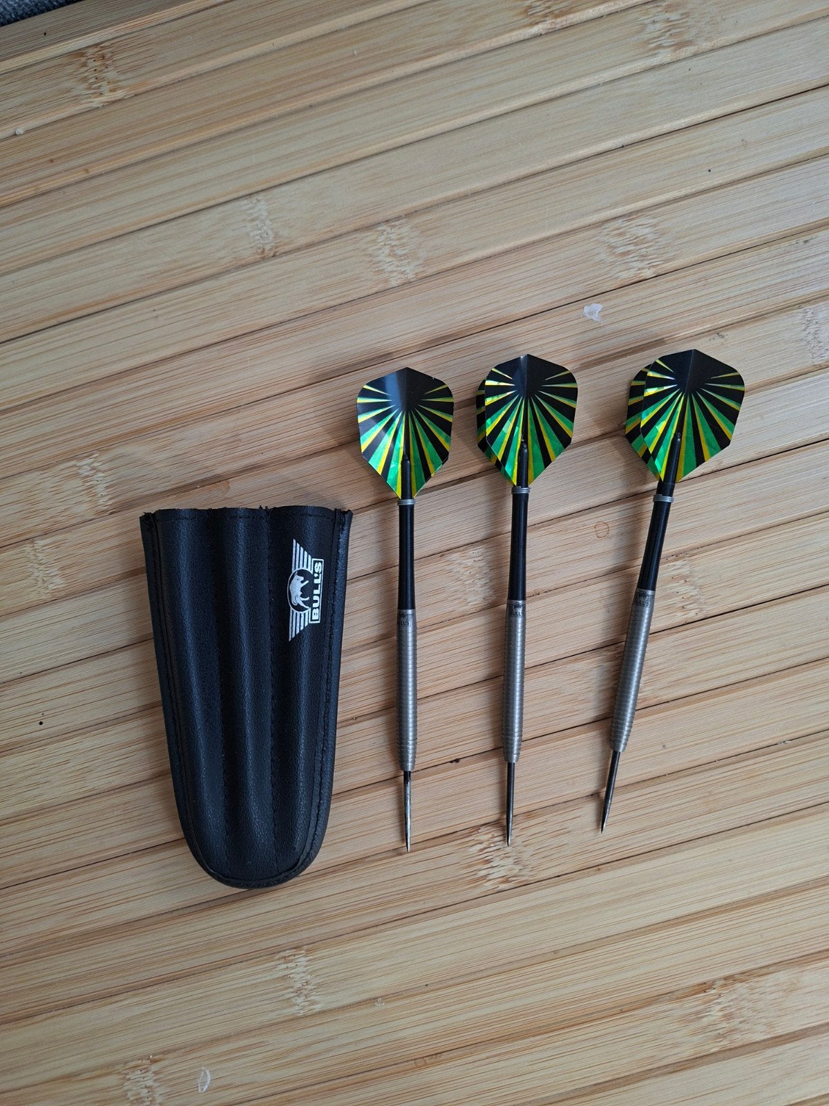 bulls dartpijlen 24 gram met unieke hoes, Ophalen of Verzenden, Zo goed als nieuw, Pijlen