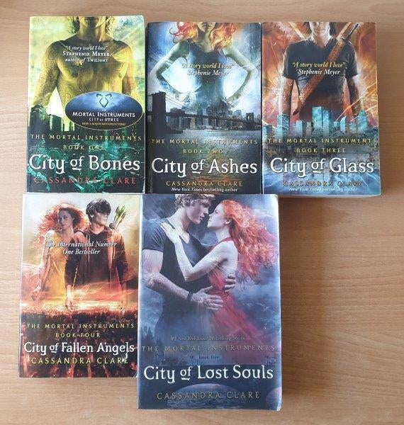 Cassandra Clare - The Mortal Instruments, Ophalen of Verzenden, Gelezen, Cassandra Clare