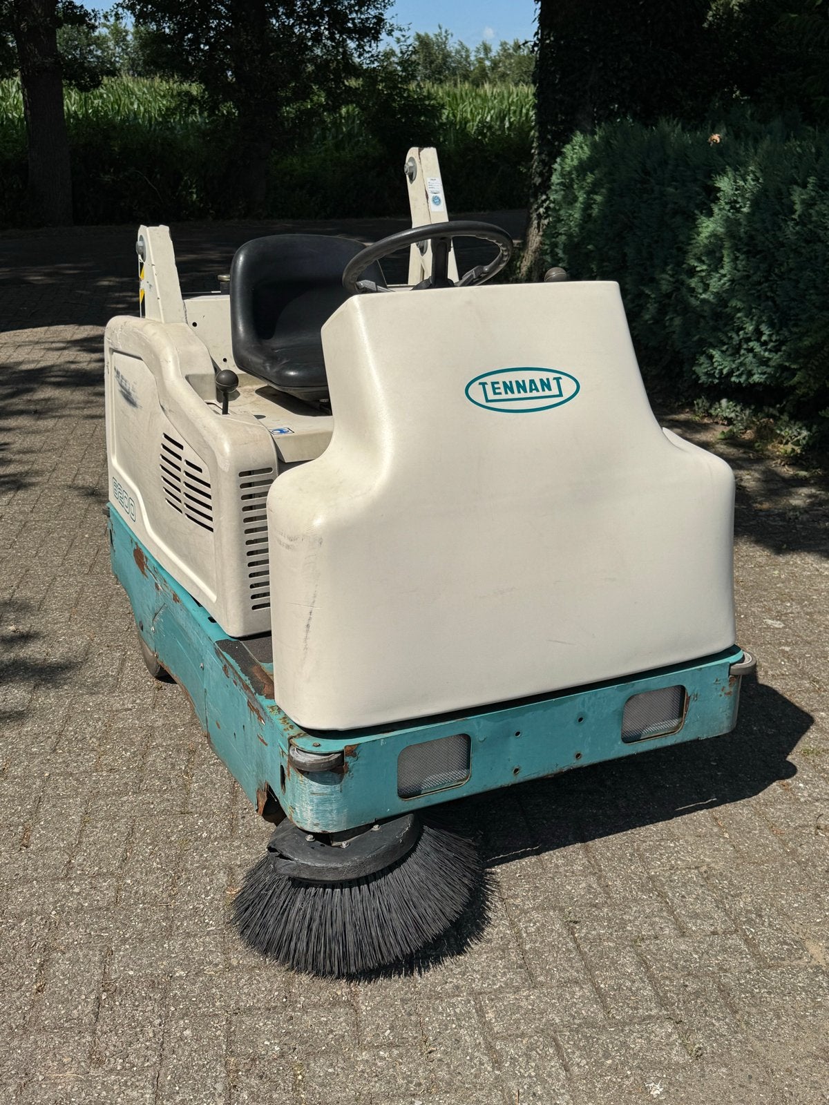 Tennant 6200 veegmachine met 2 cilinder Kubota Diesel, Ophalen