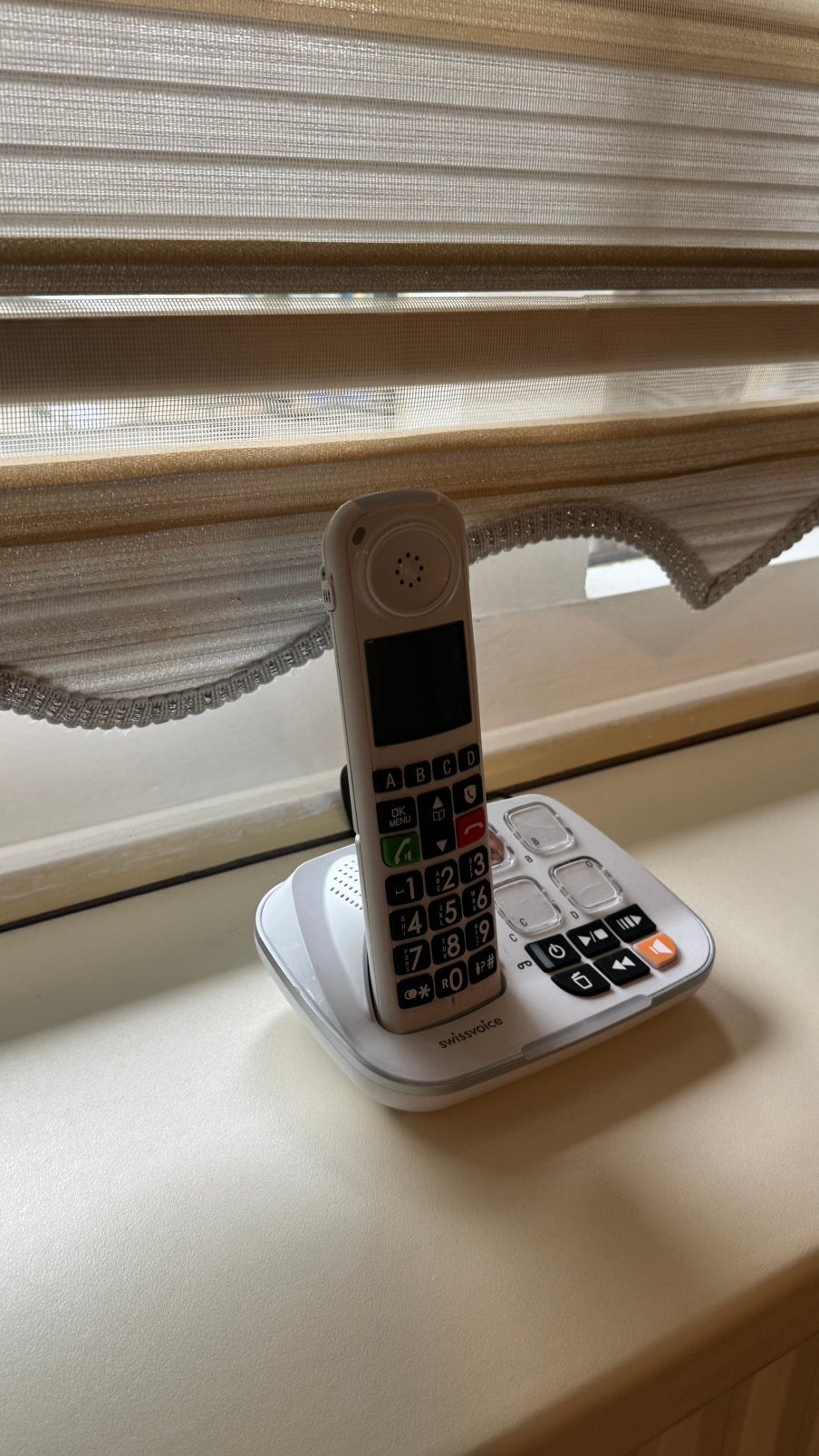 2xSwissvoice seniorentelefoon grote toetsen antwoordapparaat, Ophalen, Zo goed als nieuw, 1 handset