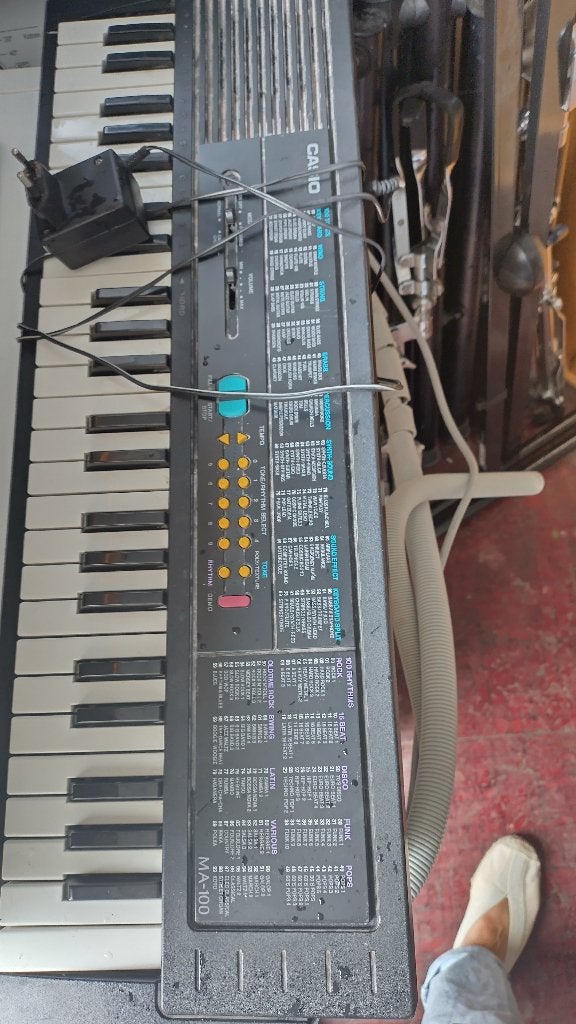 Keyboard, Gebruikt, Overige aantallen, Met standaard, Ophalen