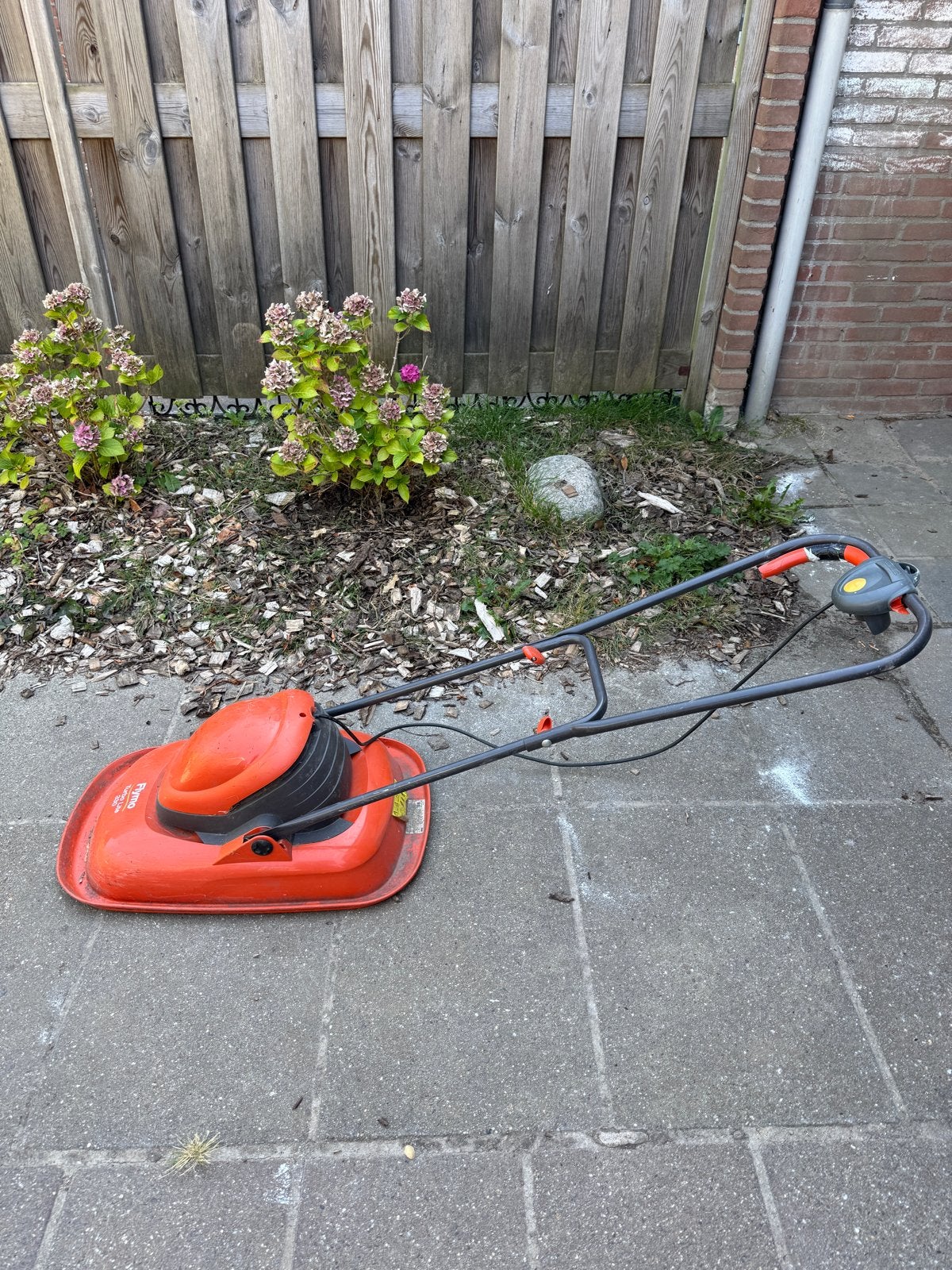 Flymo Turbo Lite 330 Elektrische Zweefmaaier, Ophalen, Gebruikt, Elektrische grasmaaier, 30 t/m 39 cm