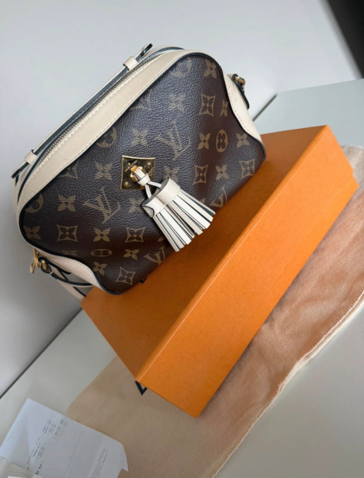 Louis Vuitton saintonge mng creme, Ophalen of Verzenden, Zo goed als nieuw, Beige, Handtas