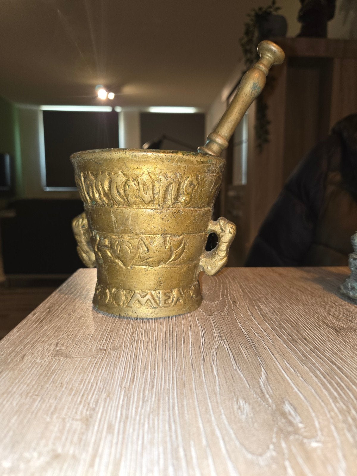 Antieke vijzel met stamper, vermoedelijk brons, Ophalen of Verzenden