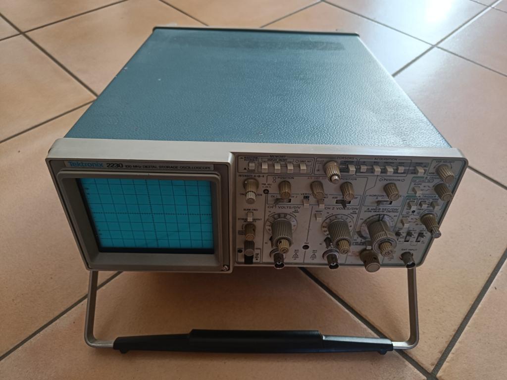 Tektronix 2230 Digitale Opslag Oscilloscoop met Handleiding, Ophalen