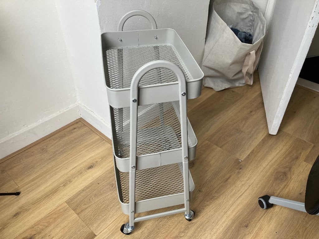 Grijze roltafel met 3 etages - zo goed als nieuw, Ophalen, 100 tot 150 cm, Overige typen, 50 tot 100 cm