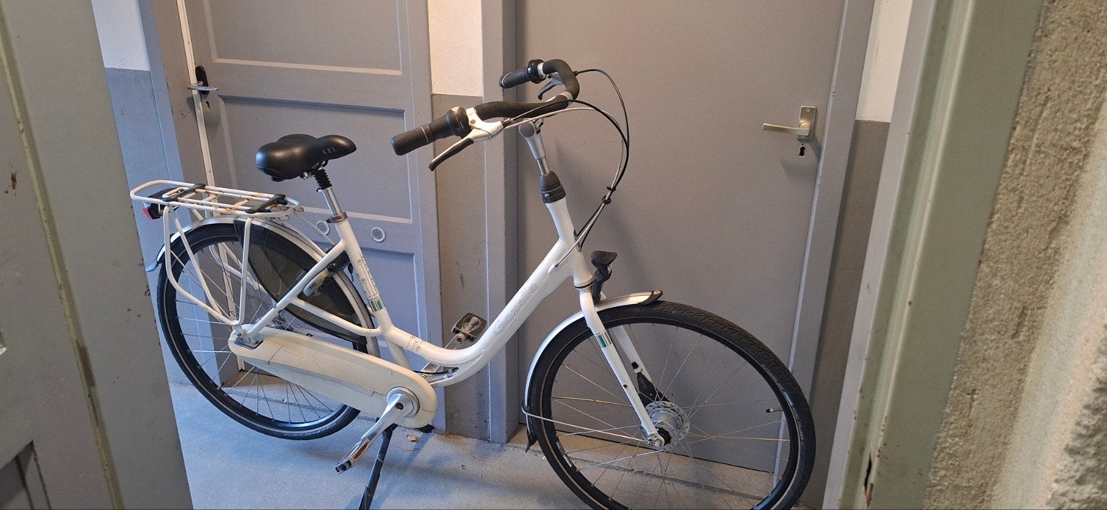 Damesfiets 28 inch met versnellingen en slot, Ophalen, Gebruikt