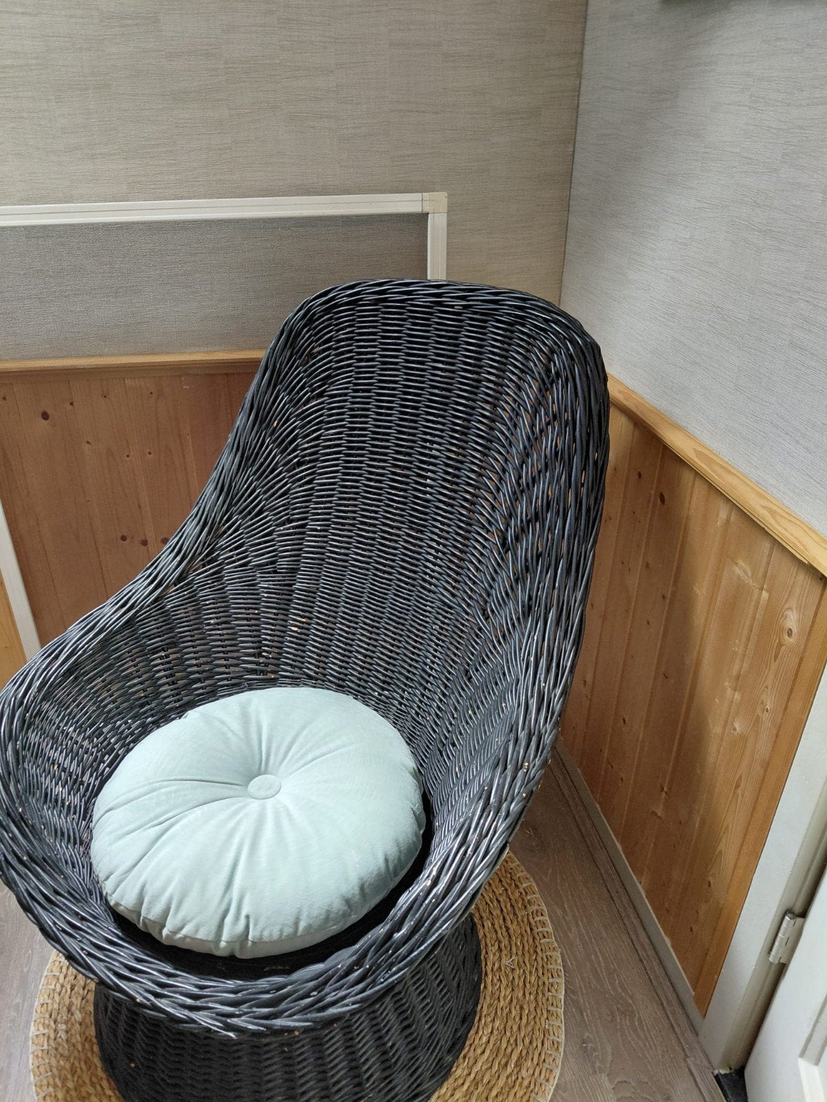 Comfortabele rotan stoel met kussen, Ophalen, Gebruikt, Zwart, Bohemian, Natuurlijk, Modern