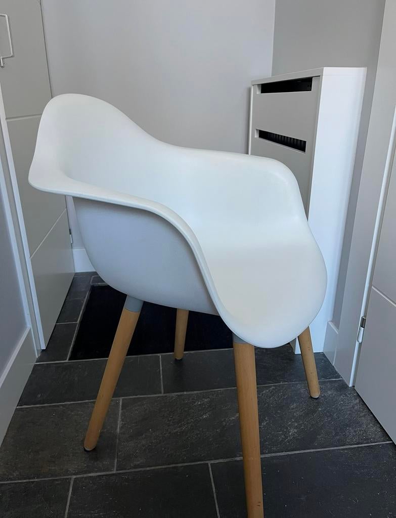 2 witte eettafel kuipstoelen, Huis en Inrichting, Stoelen, Gebruikt, Twee, Wit, Modern