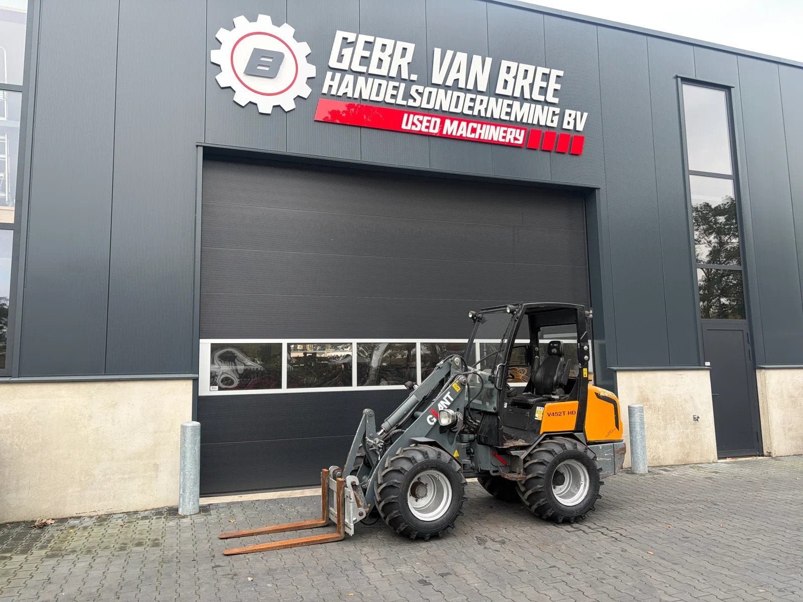 Giant V452T HD minishovel/shovel (bj 2012), Wiellader of Shovel