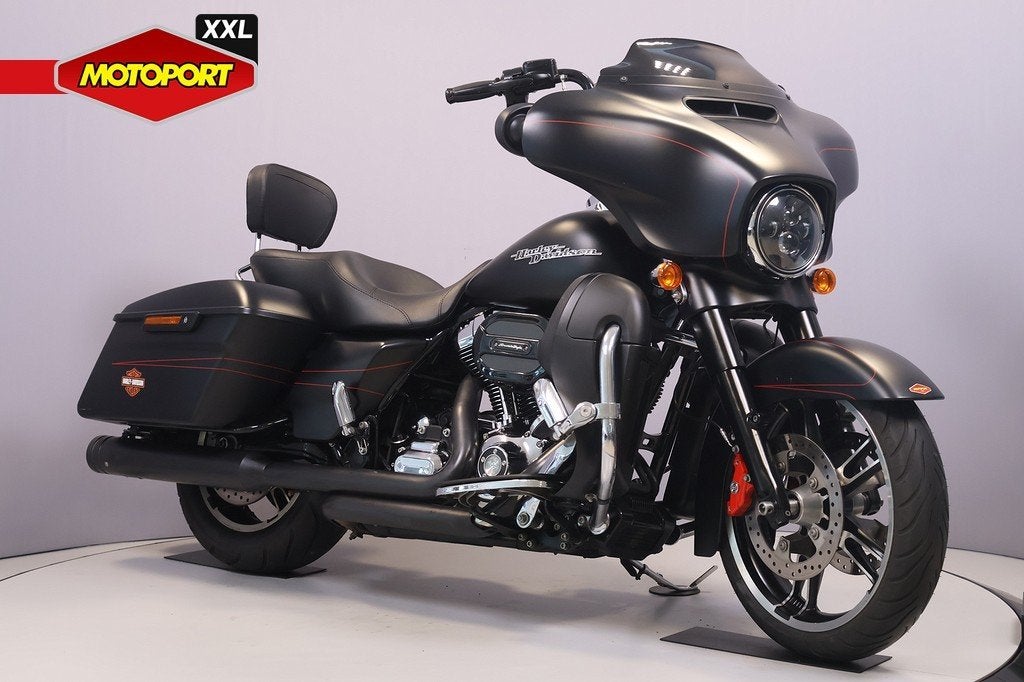 Harley-Davidson STREET GLIDE (bj 2016), H-DCUSTOMERSERVICE@Harley-Davidson.com, Harley-Davidson Benelux, Bedrijf, Toermotor
