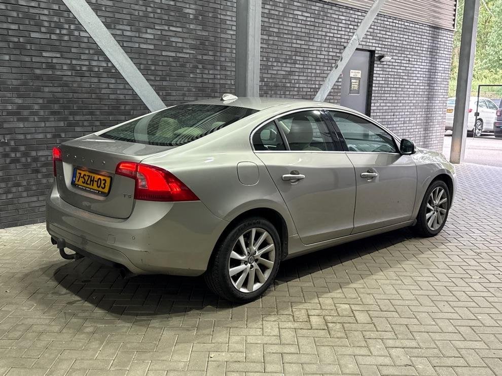 Volvo S60 1.6 T3 Momentum | Trekhaak | Cruise Control | Lede, Auto's, Voorwielaandrijving, Stof, Gebruikt, 4 cilinders