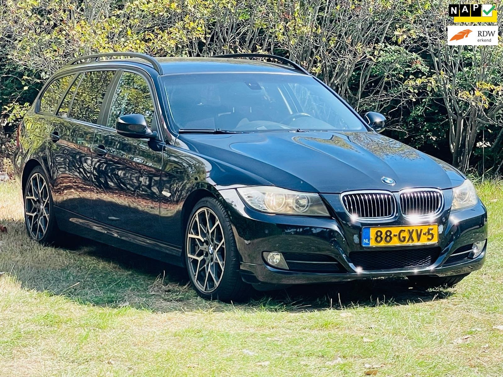 BMW 3-serie Touring 320i Business Line/Automaat/Treakhaak/NL, Auto's, Automaat, Zwart, 4 cilinders, 1435 kg