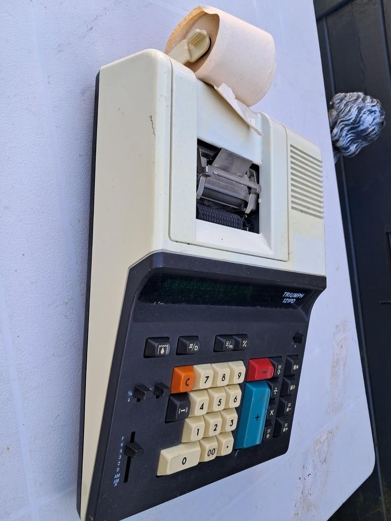 Vintage tafel rekenmachine triumpf 121pd, Verzamelen, Elektronische Apparatuur, Ophalen of Verzenden, Overige typen