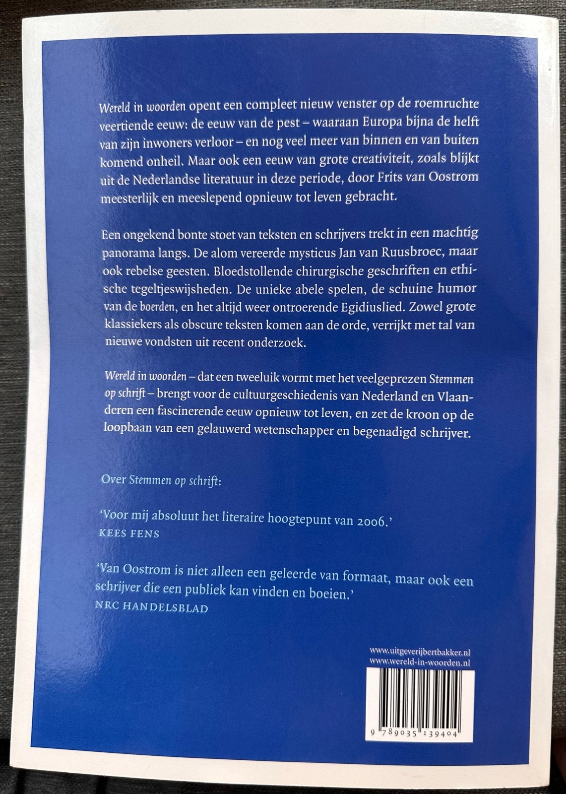 Wereld in Woorden - Frits van Oostrom (Geschiedenis NL liter, Boeken, Ophalen of Verzenden, Zo goed als nieuw, Nederland
