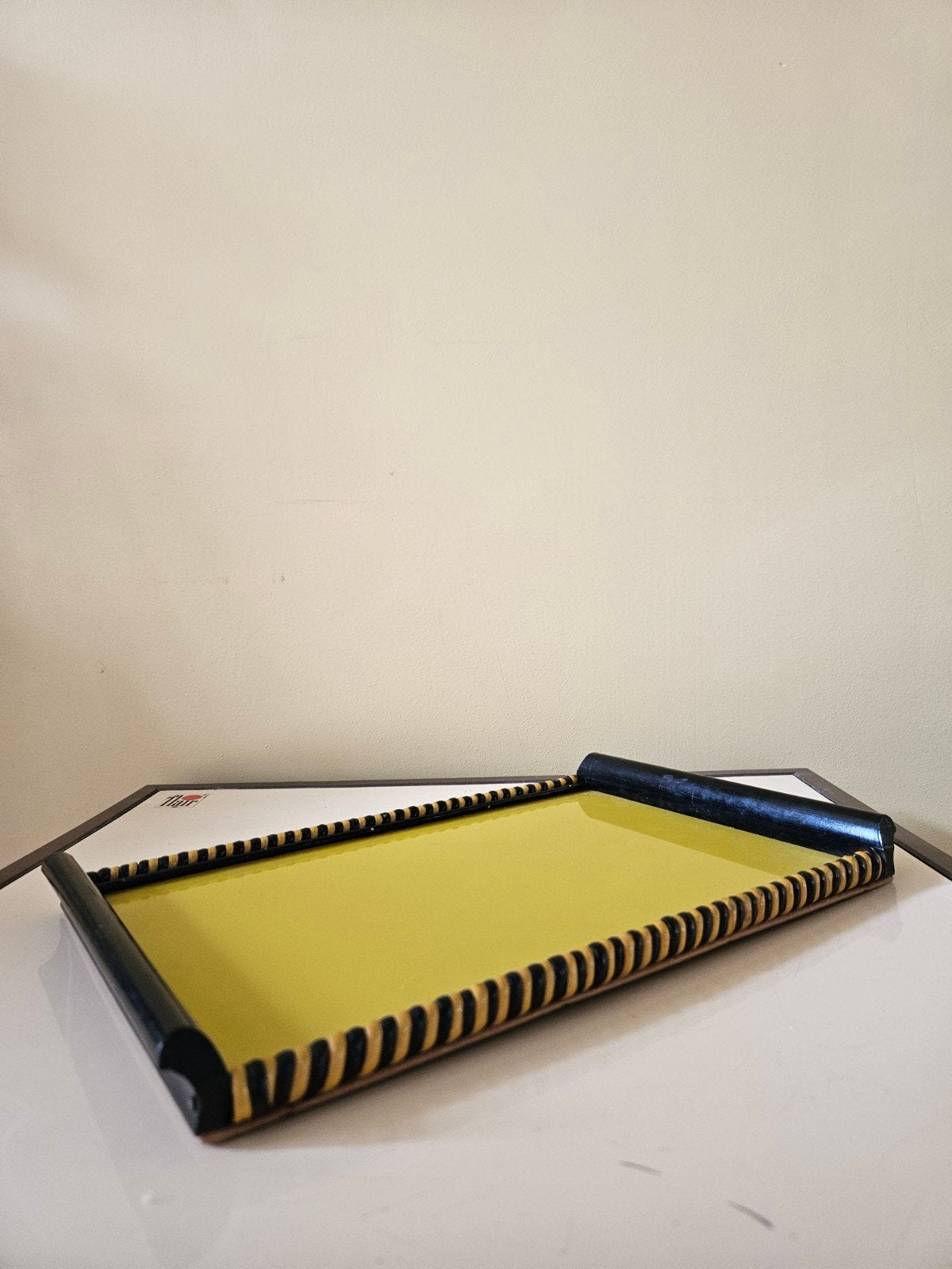 Vintage jaren '70 dienblad met geel en zwart design, Ophalen of Verzenden