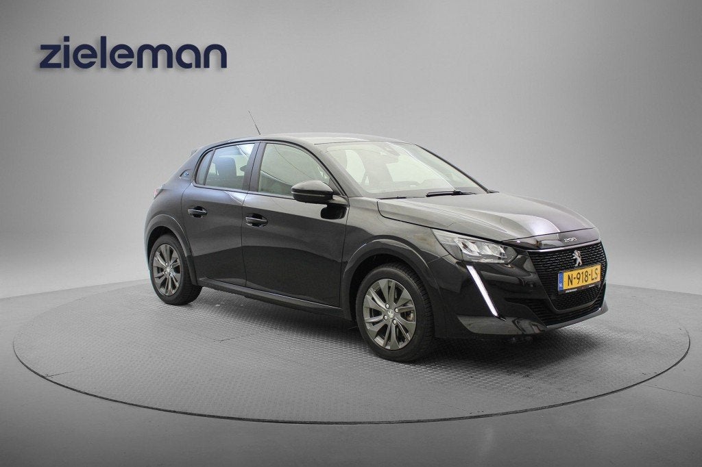 Peugeot E-208 Active Pack 50 kWh - Carplay, Navi, Cruise, SO, 136 pk, Gebruikt, Met garantie (alle), Zwart