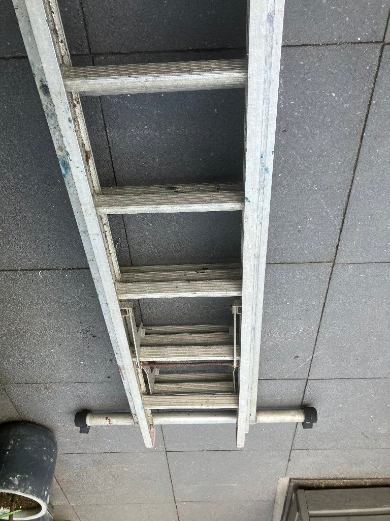 Aluminium ladder uitschuifbaar 3 -delig (3x10 sporten), Doe-het-zelf en Verbouw, Ladders en Trappen, Ophalen, Gebruikt, Ladder
