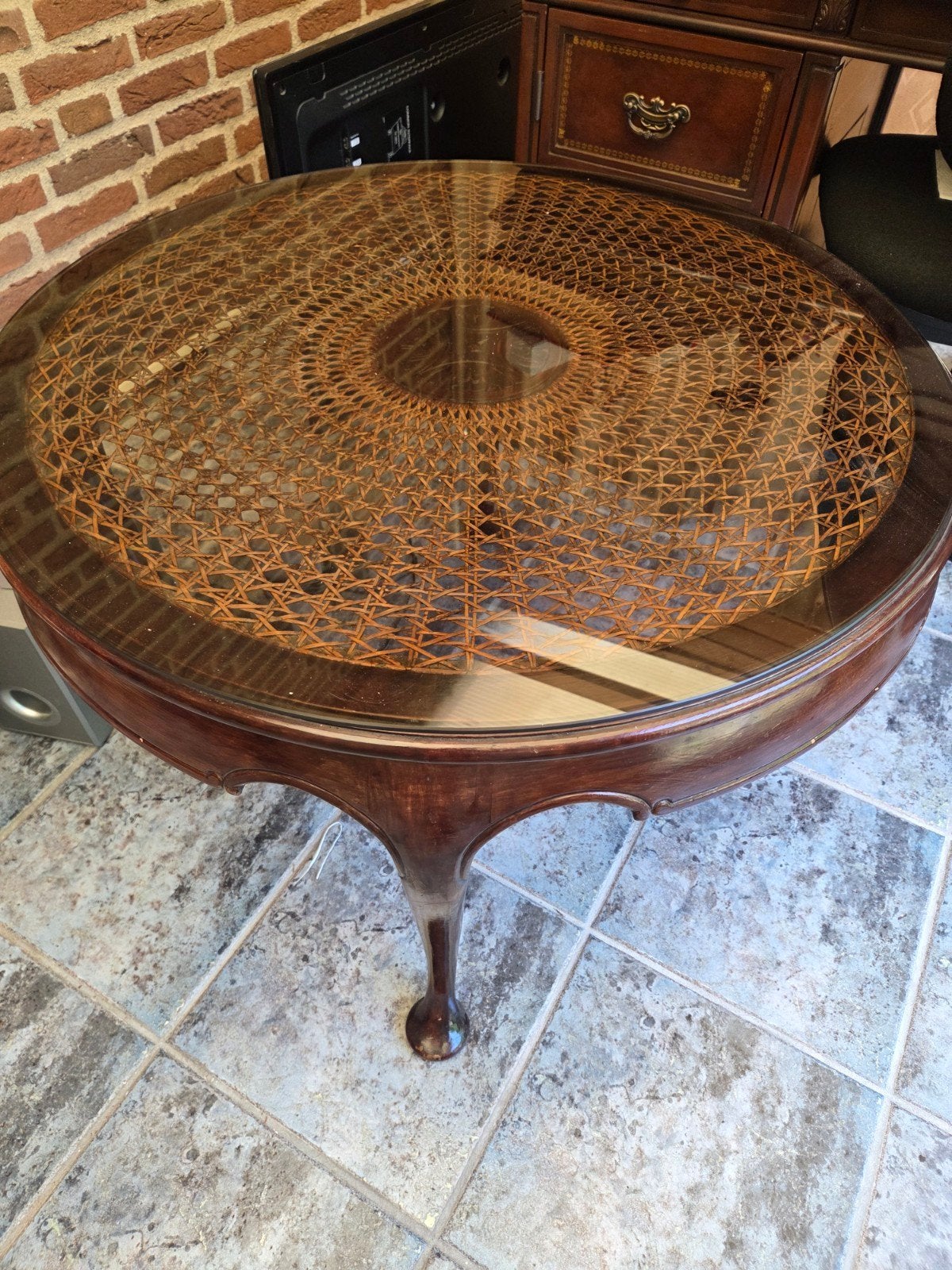 Ronde bijzettafel met rotan en afneembare glazen plaat, Ophalen of Verzenden