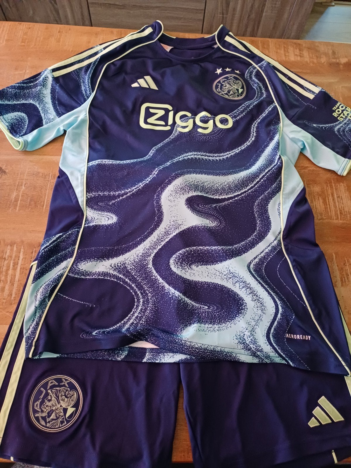 Ajax uittenue, Ophalen, Zo goed als nieuw, Set