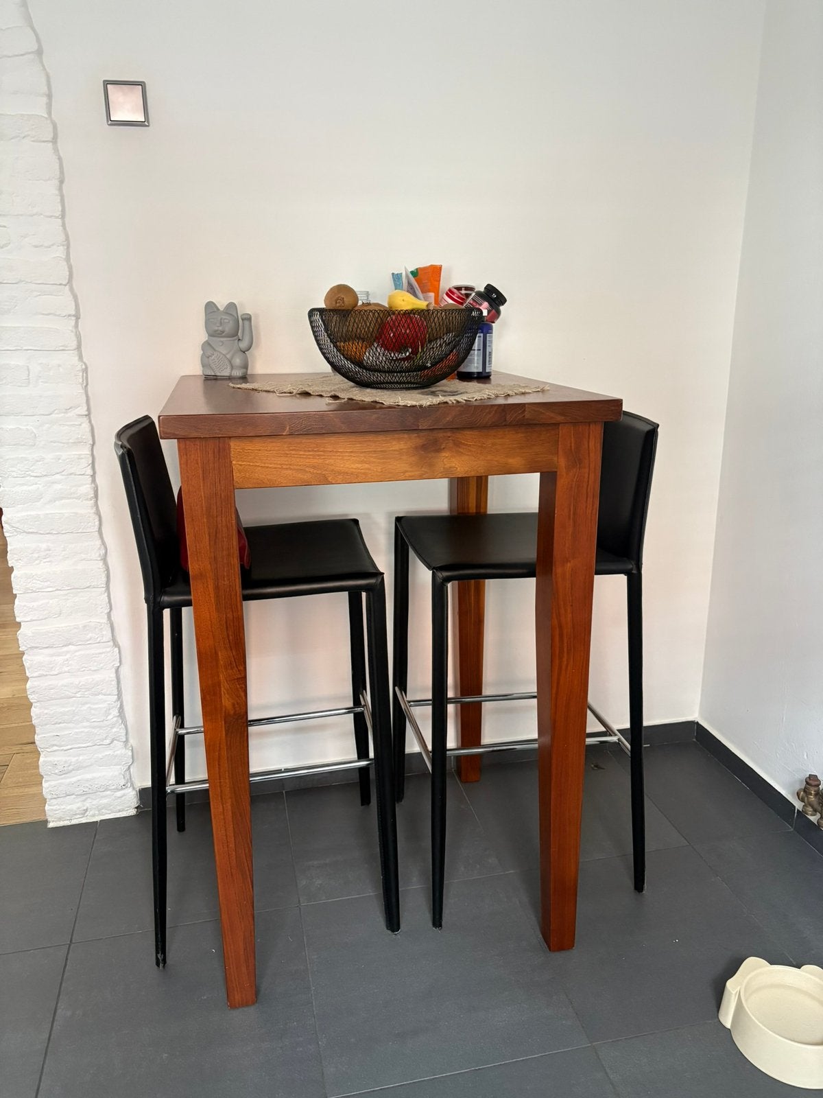 Bartafel met krukken, Ophalen, Gebruikt