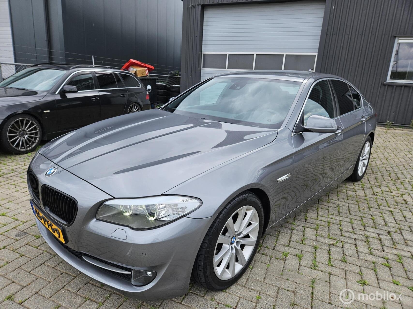 BMW 5-serie 523i High Executive AIRCO/CRUISE/LEER/NAVI APK05, Euro 5, Achterwielaandrijving, Gebruikt, 2000 kg