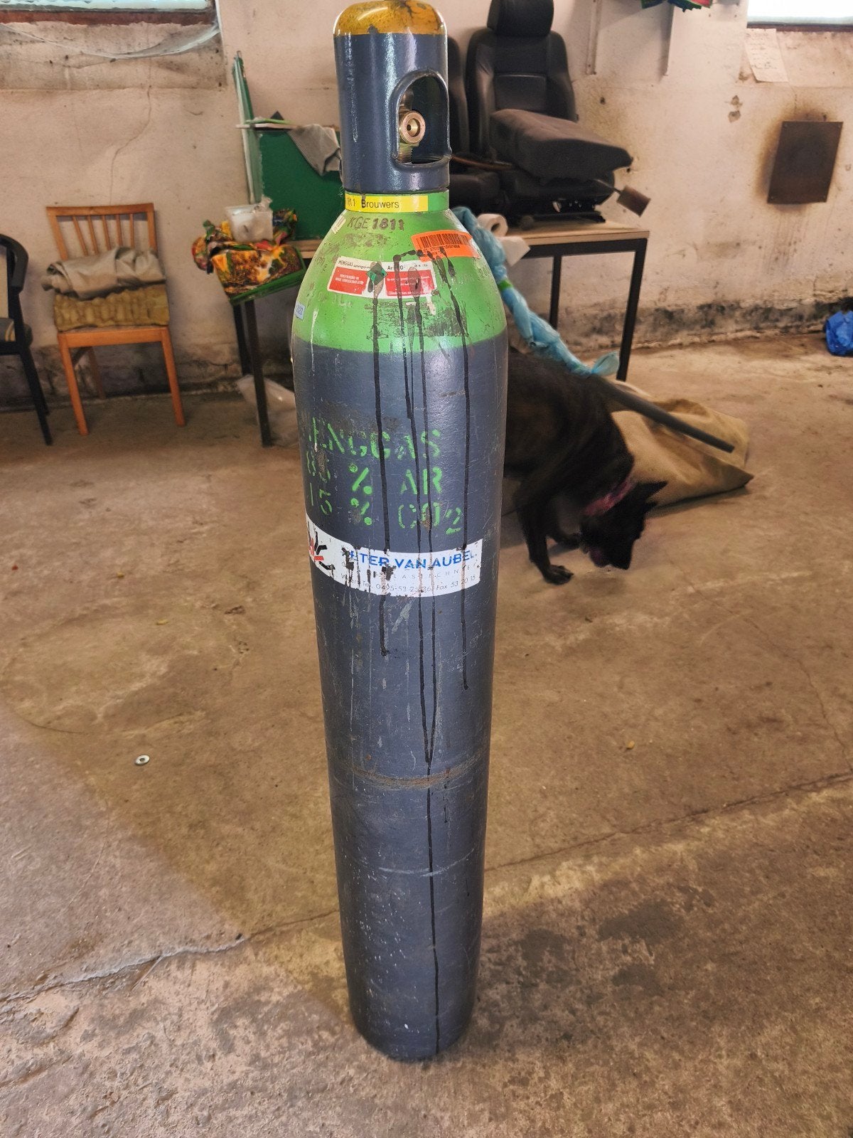 Grote gasfles voor lassen of brouwen, Ophalen